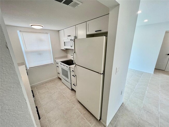 Foto del edificio - 146 Boundary Blvd