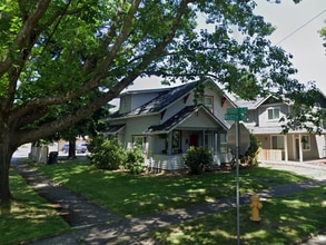 Building Photo - 1409 McCoy Ave NE