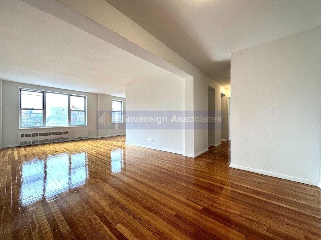 Primary Photo - 3555 Oxford Avenue