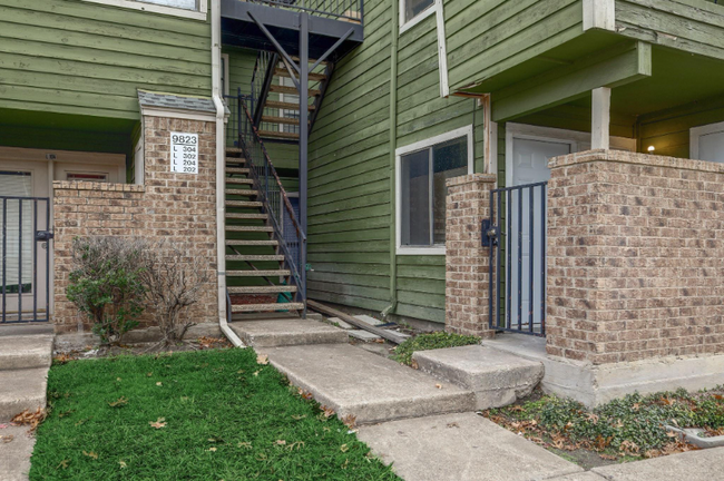 Foto del edificio - 9823 Walnut St