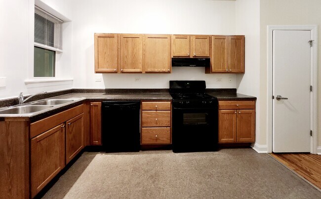 Foto del edificio - Income Restricted - Spacious 2 bed in Alba...