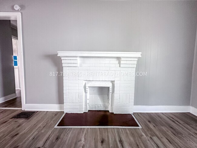 Building Photo - 605 7th Ave