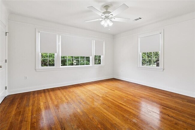 Foto del edificio - 6316 Canal Blvd