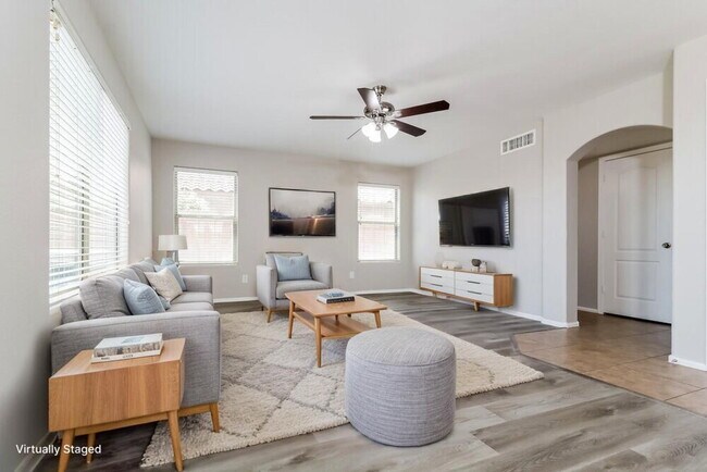 Foto del edificio - 15853 W Diamond St