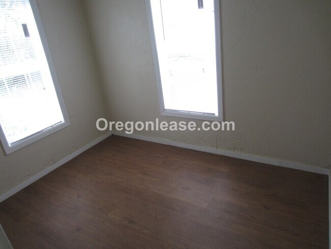 Foto del edificio - 3 bed 1.5 bath Springfield home
