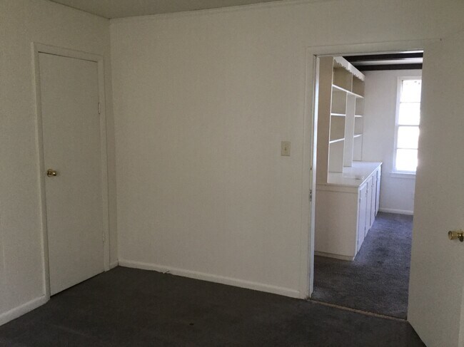 Building Photo - 304 E Corrington Ave