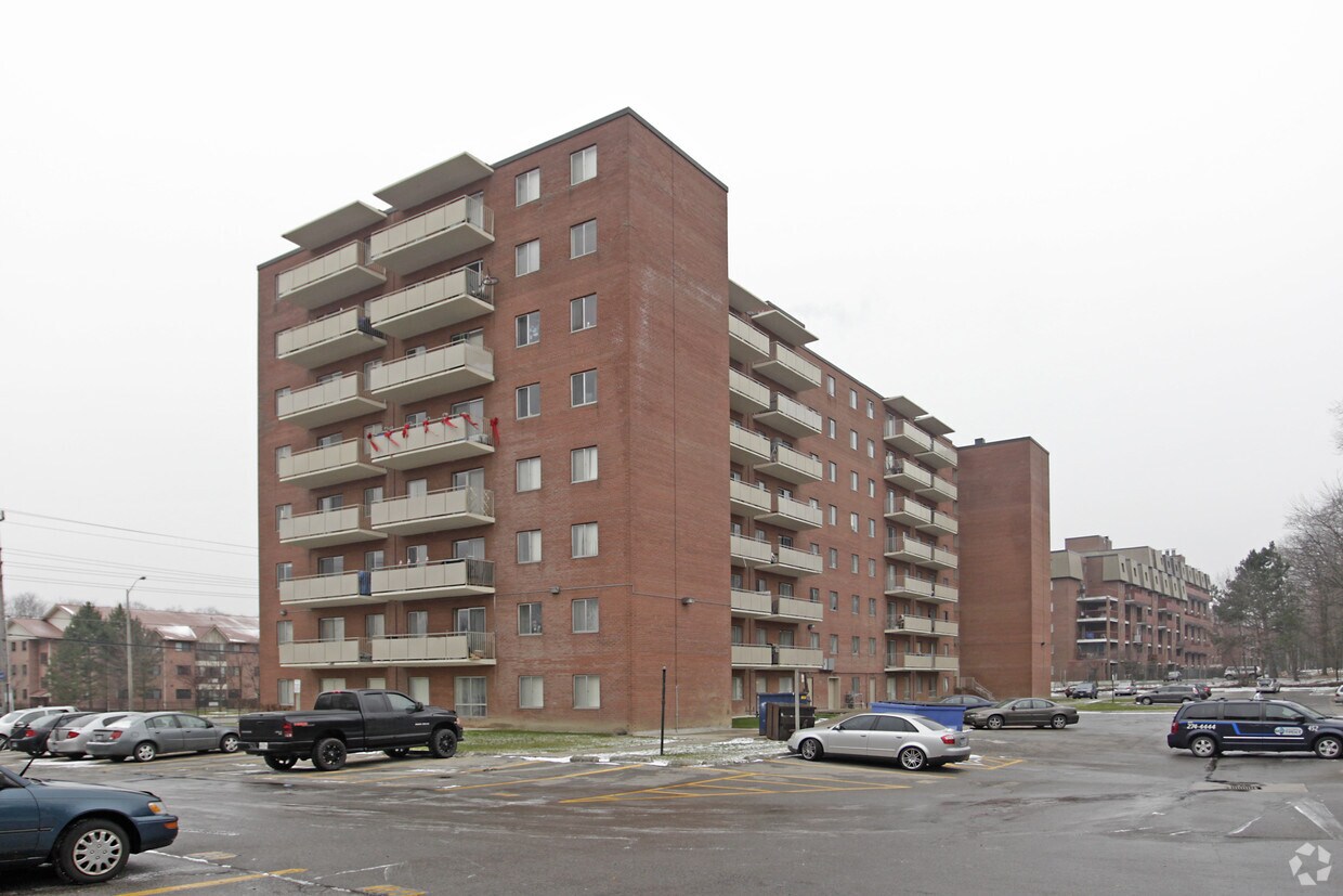 1301 Dundas St W, Mississauga, ON L5C 2C4 1301 Dundas St W