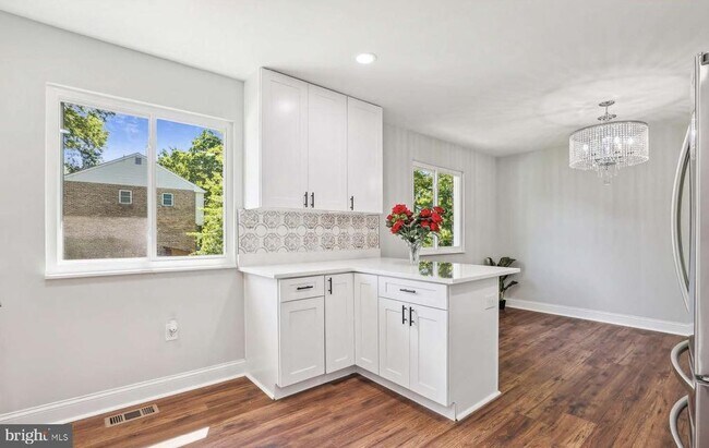 Foto del edificio - 7081 Leewood Forest Dr