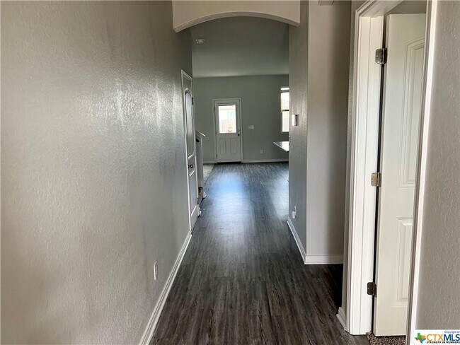 Building Photo - 510 Sand Trail St