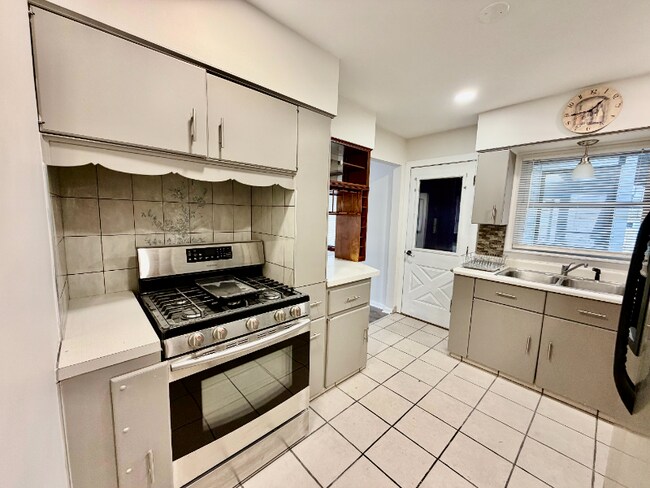 Foto del edificio - 3620 42nd Pl