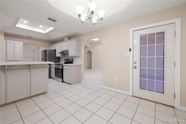 Building Photo - 17 N Popotillo Ave