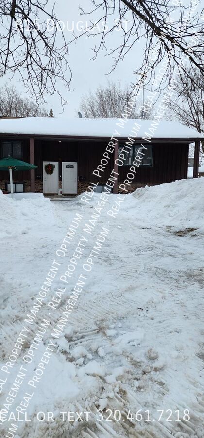 Building Photo - 815 Douglas St