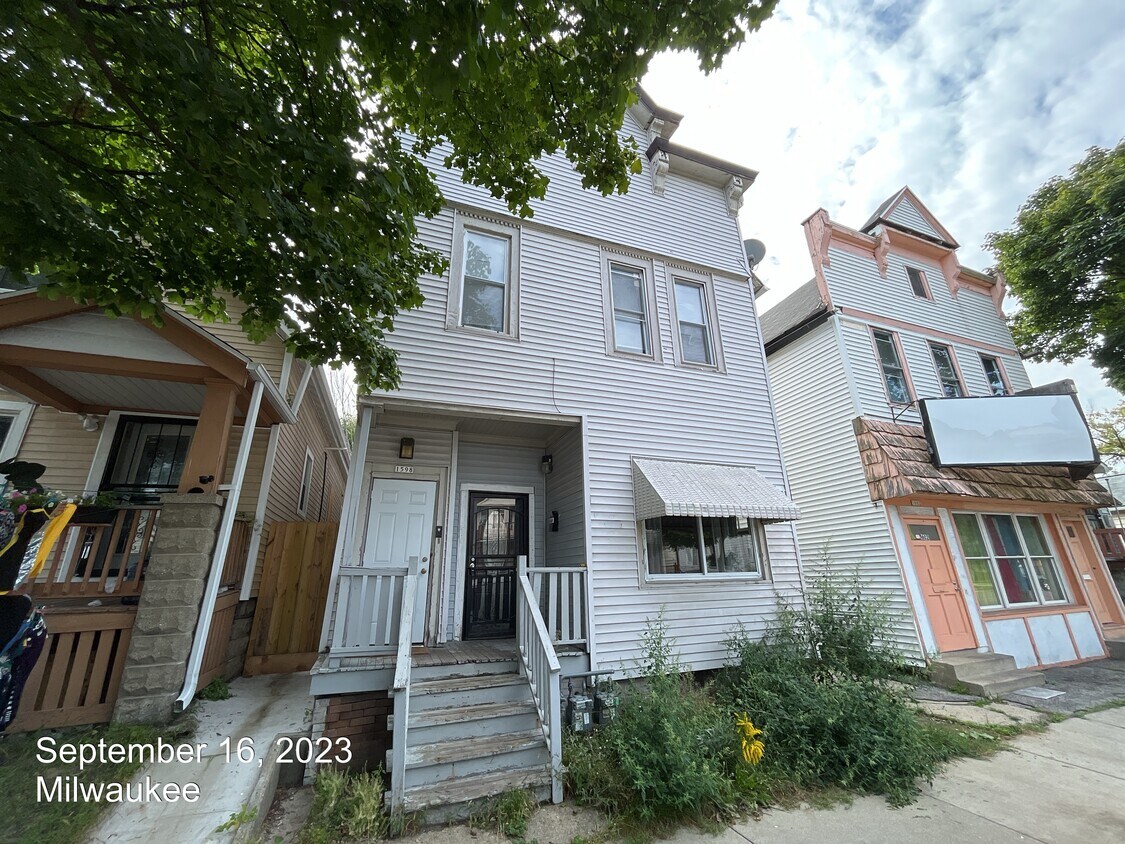 1600 S Muskego Ave, Milwaukee, WI 53204 Townhome Rentals in Milwaukee