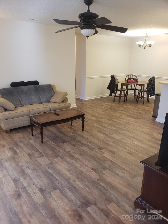 Foto del edificio - 117 Morningside Ln