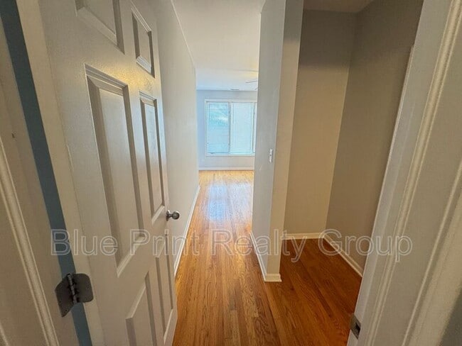 Building Photo - 5219 S Michigan Ave