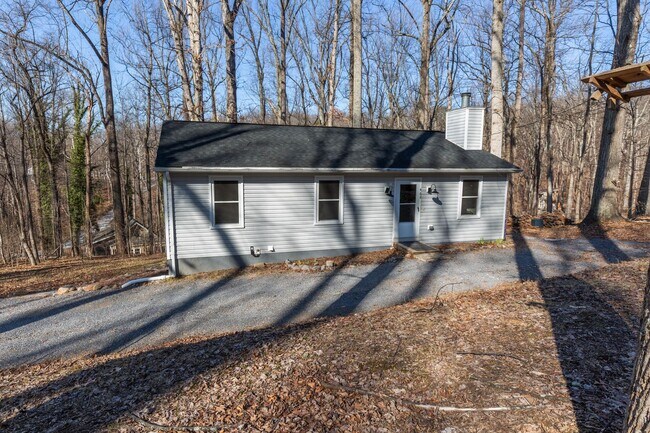 Building Photo - 3 Bed, 2 Bath, Rancher in Harpers Ferry, WV