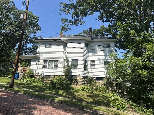 Building Photo - 703-705-705 Chestnut St