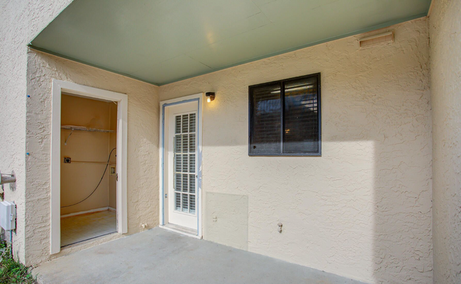 Foto del edificio - For Rent! 2BA/2.5BR Townhome in Gulf Highl...