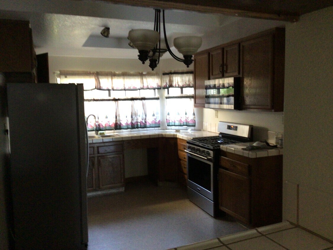 Primary Photo - 13915 Seagate Dr