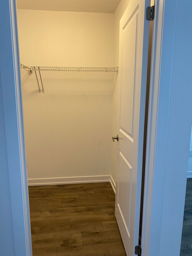 Building Photo - 101 Shoreview Pl