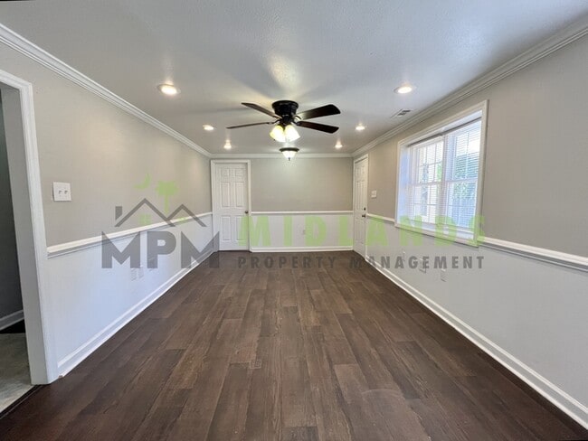 Foto del edificio - 472 Coleman Ave