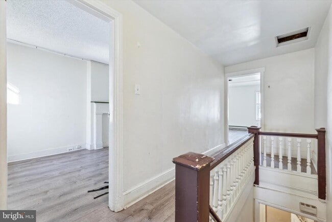 Building Photo - 326 E Airy St