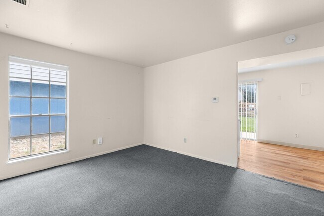 Foto del edificio - 1303 S Coffman St