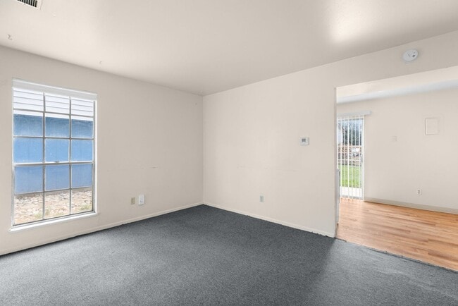 Building Photo - 1303 S Coffman St