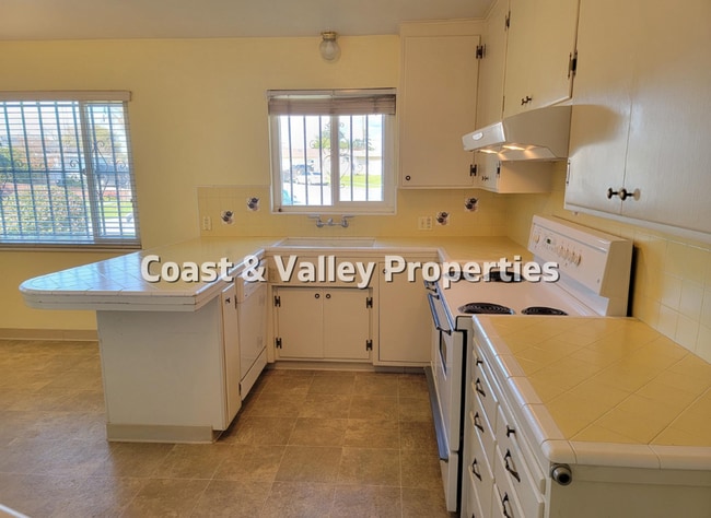 Building Photo - FOR RENT: Spacious 3-Bed House