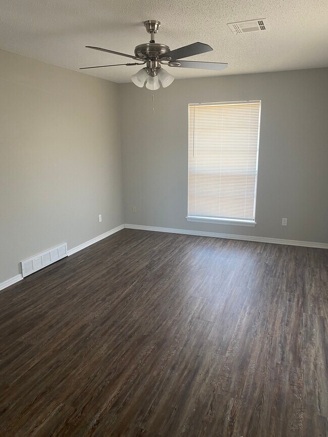 Building Photo - 3128 Greenbrier Terr. Del City, OK 73115