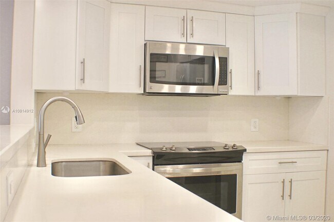 Building Photo - 3800 S Ocean Dr