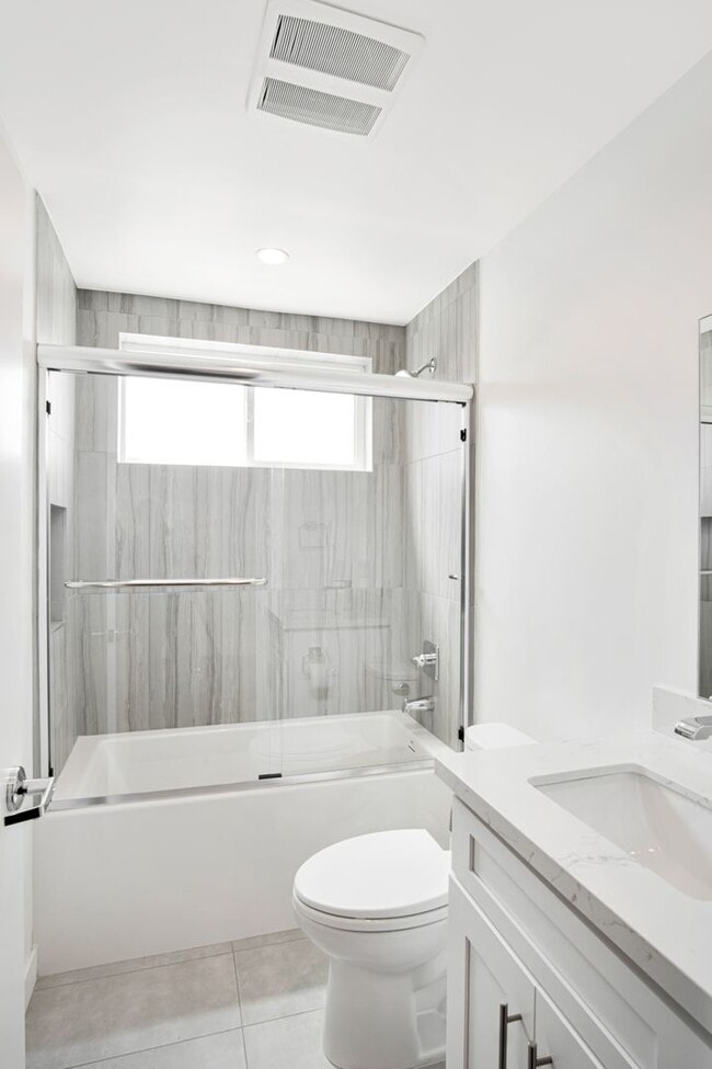 Building Photo - Newly Built 3Bed/3Bath Townhouse Available Now!