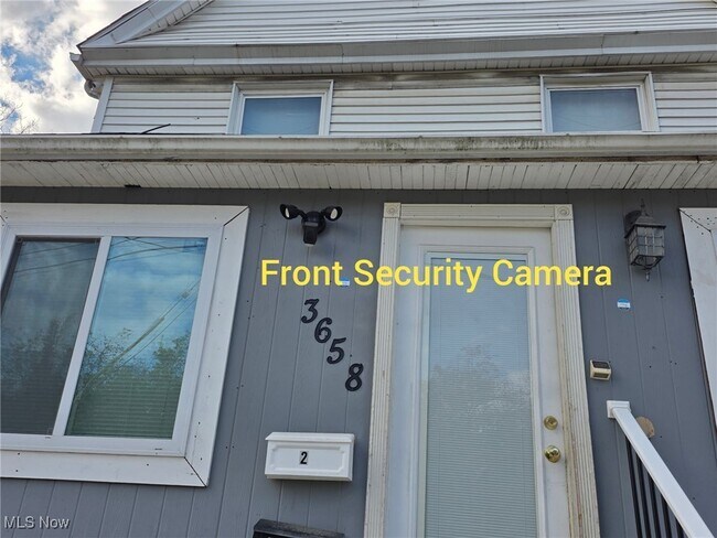 Foto del edificio - 3658 W 58th St