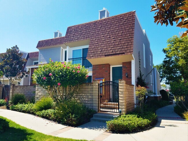 Building Photo - 13020 Maxella Ave