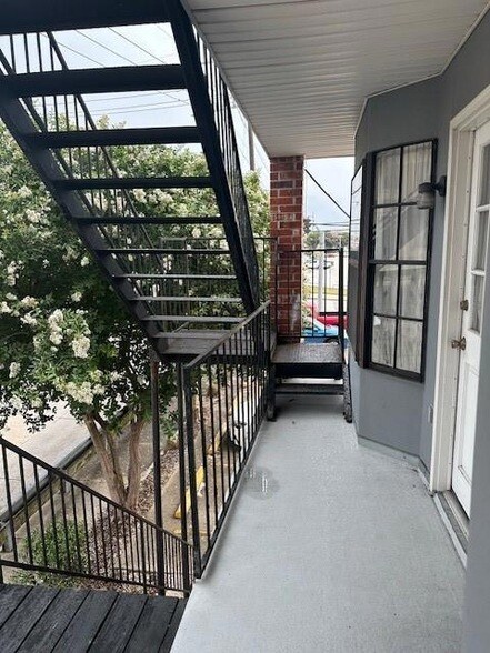 Foto del edificio - 3629 Ridgelake Drive