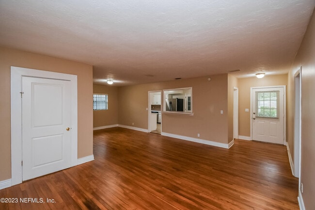 Building Photo - 2438 Kellow Cir