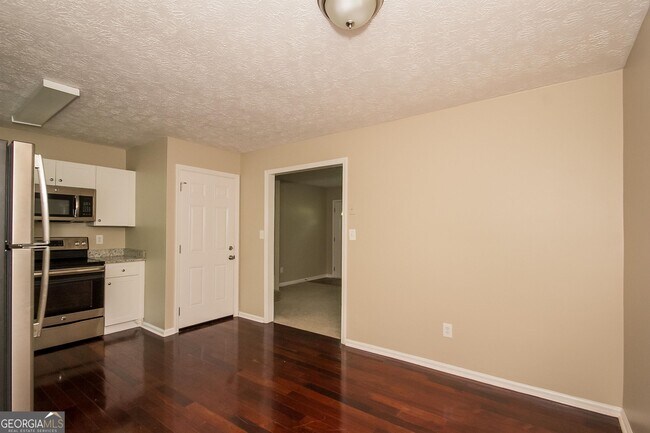 Building Photo - 444 Mona Pl
