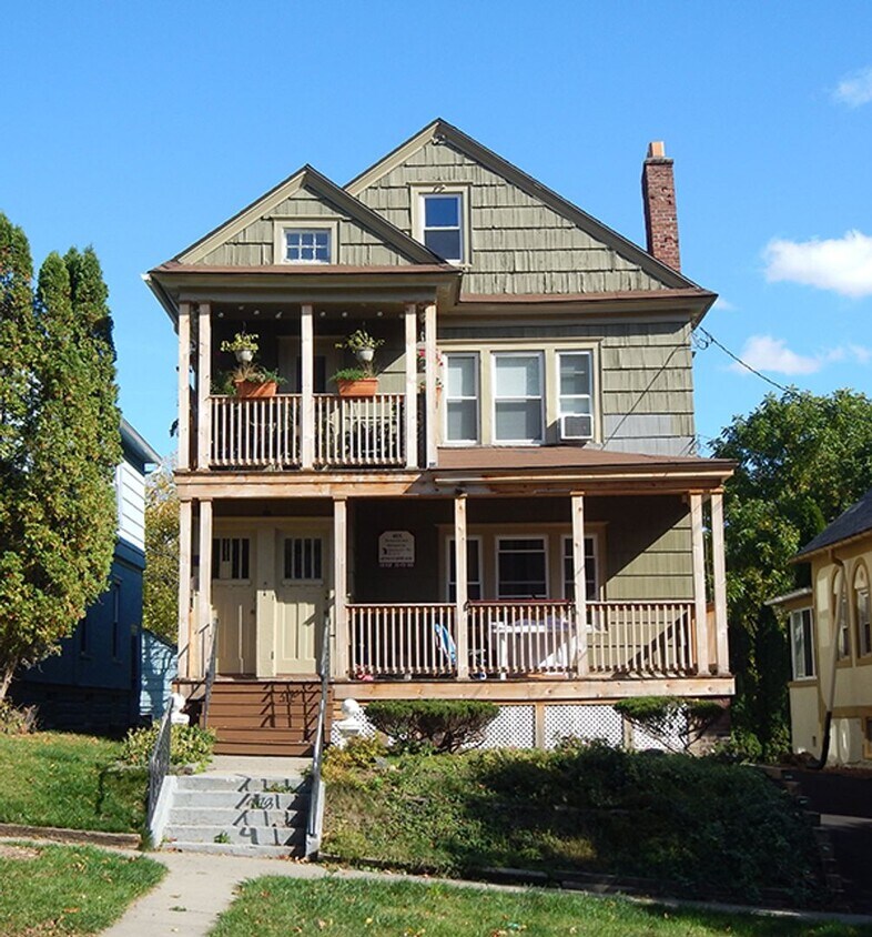 Primary Photo - 405-407 Roosevelt Ave