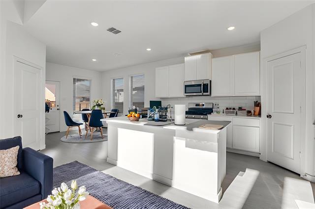 Building Photo - 4016 Daisy Holw Lp