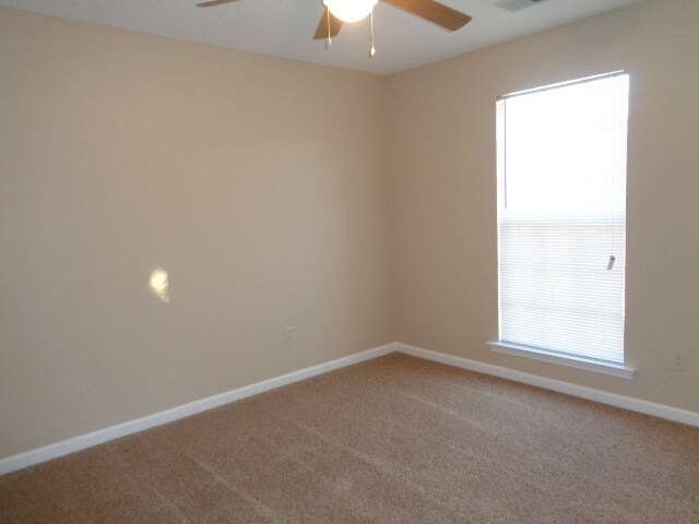 Foto del edificio - 7864 Parkmont Dr