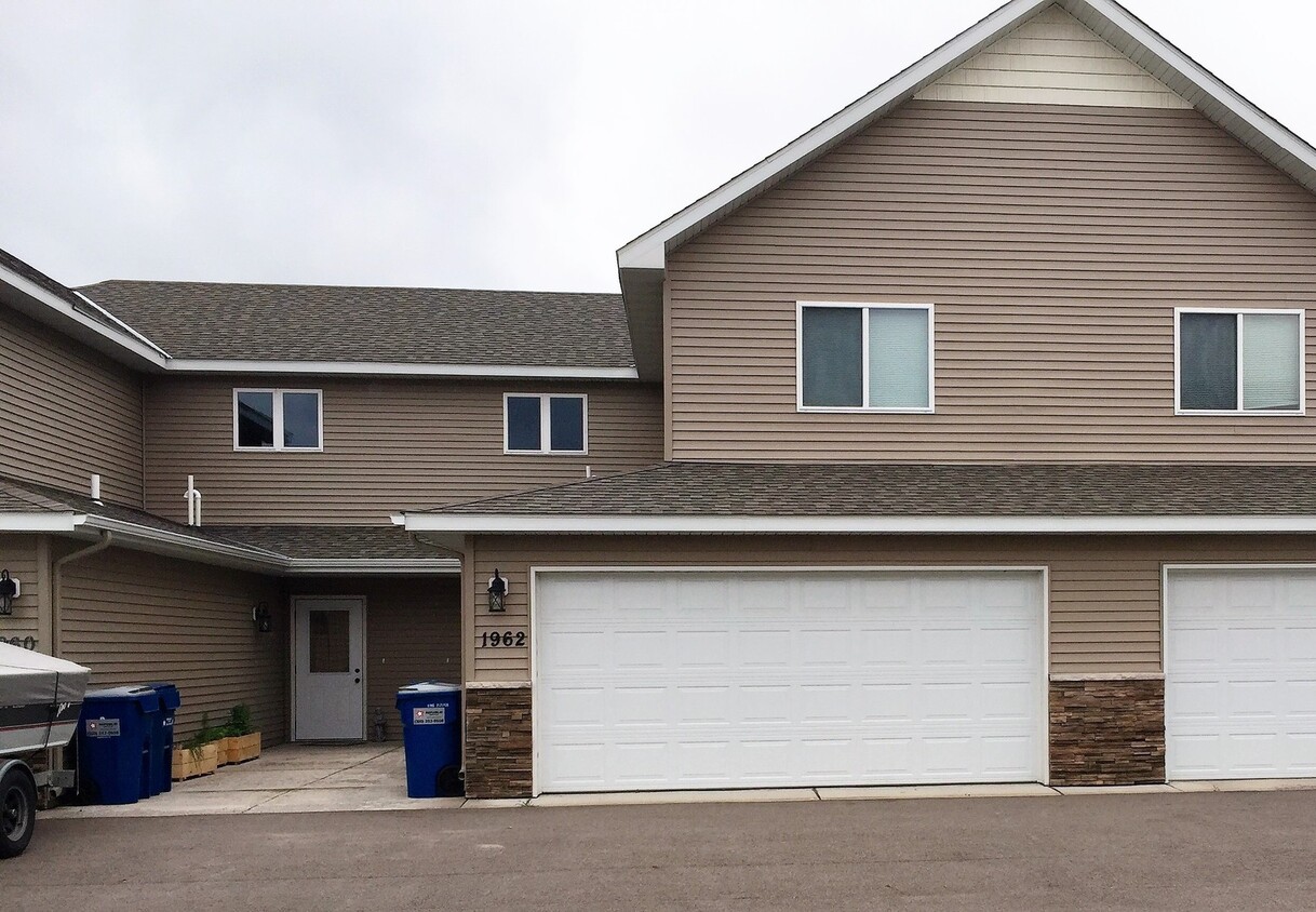 Primary Photo - 2 bedroom 1.5 bath Townhome