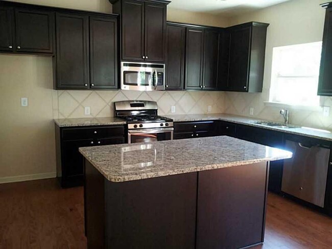 Building Photo - 1681 Scenic Pines Dr