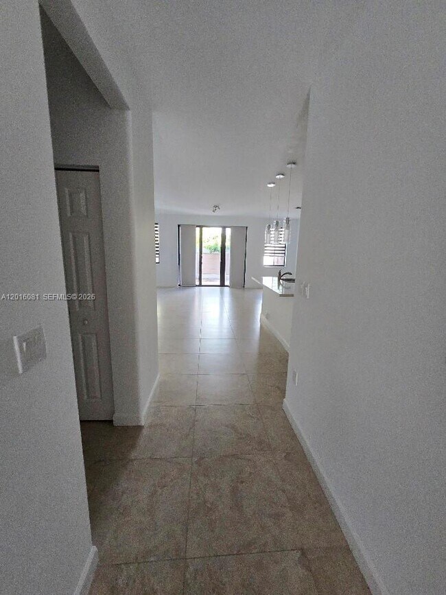 Foto del edificio - 5810 NW 104th Path