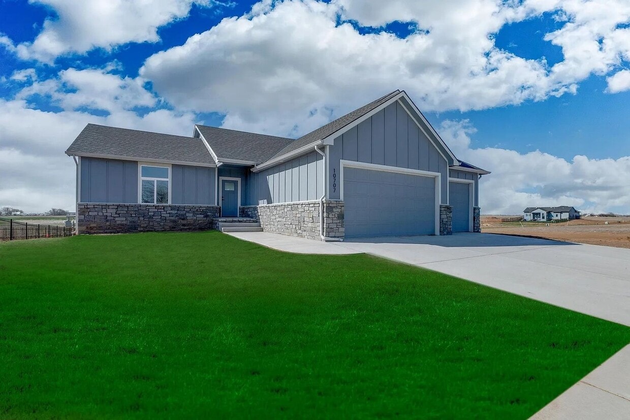 Primary Photo - Single family home in west wichita which i...