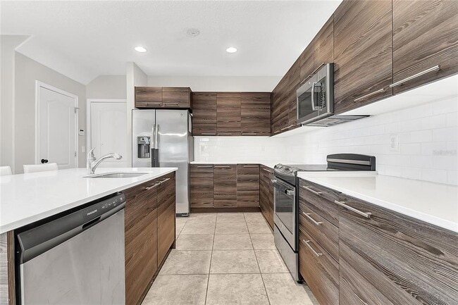 Building Photo - 105 Kenny Blvd