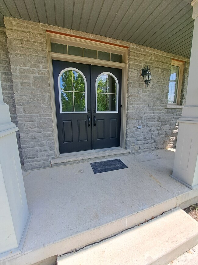 Photo du bâtiment - 1 Cedar Lake Cres