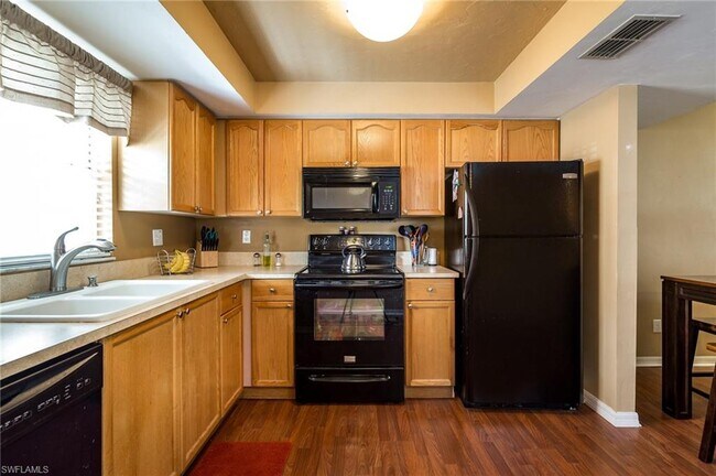 Building Photo - 28200 Pine Haven Way