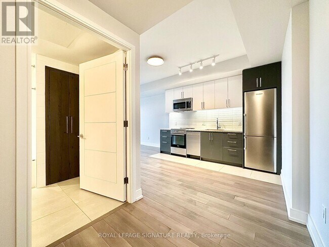 Photo du bâtiment - 2525 Bathurst St