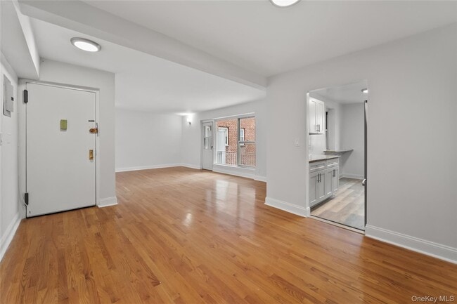 Foto del edificio - 730 Pelham Rd