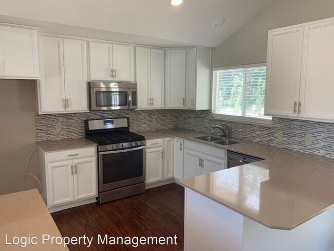 Foto del edificio - 3 br, 2 bath House - 1782 E. Mombo